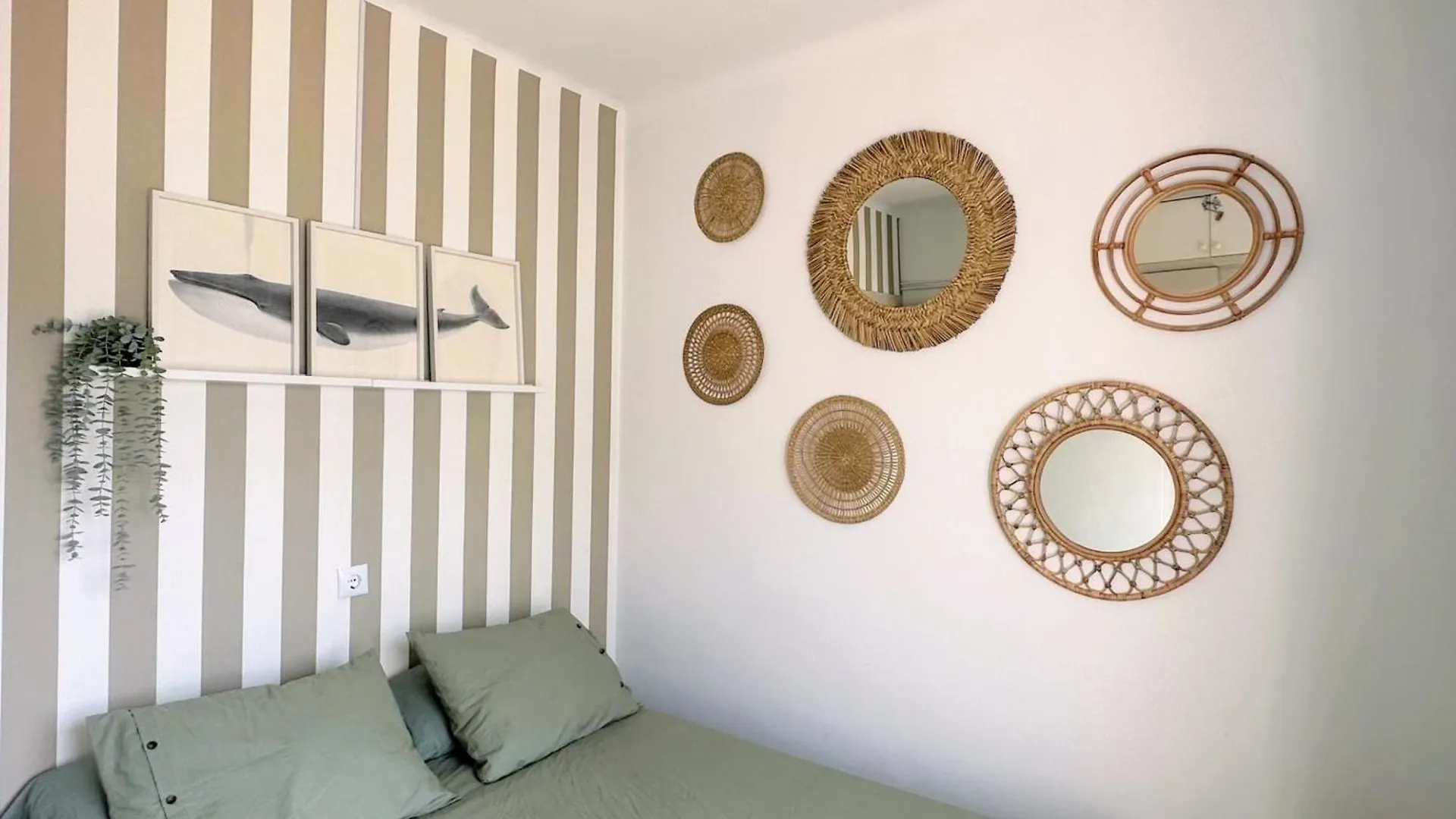 Apartamento Con Terraza Panoramica Cerca De La Playa En Llanca - Es-170-87