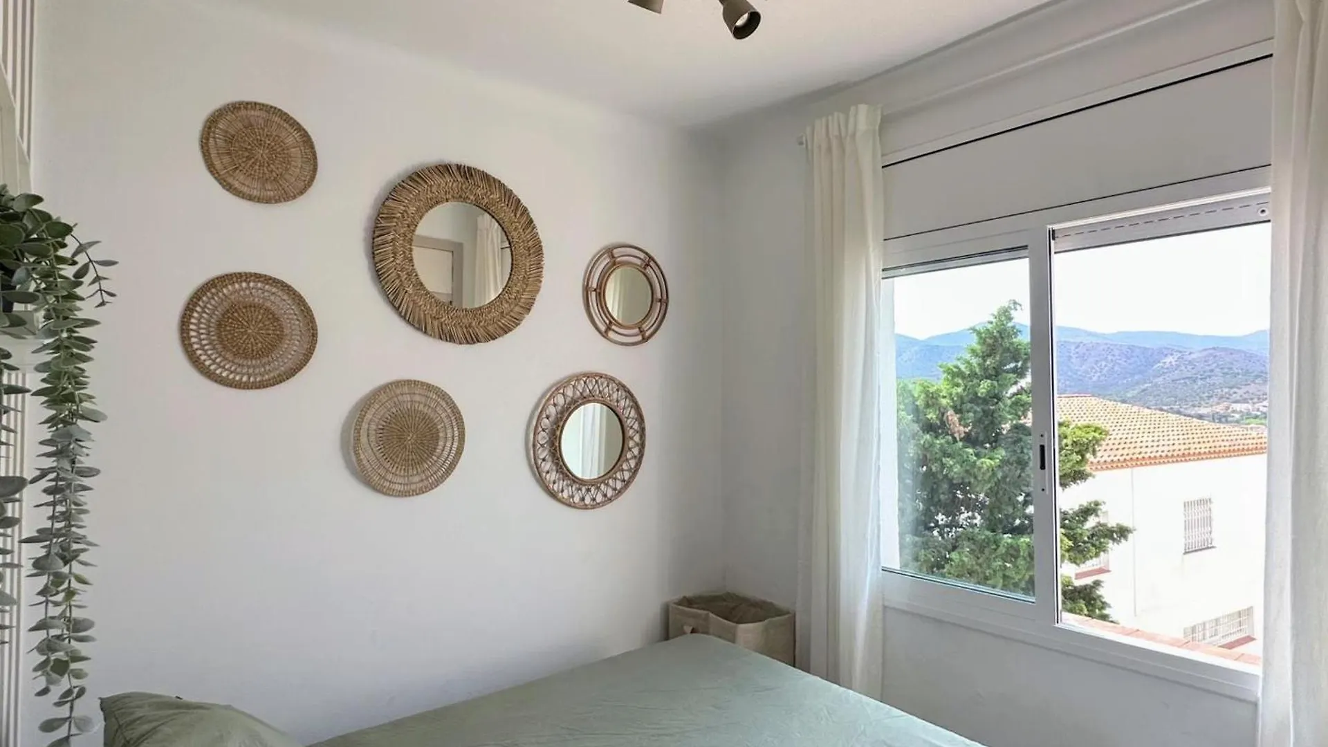 Apartamento Con Terraza Panoramica Cerca De La Playa En Llanca - Es-170-87 0*,