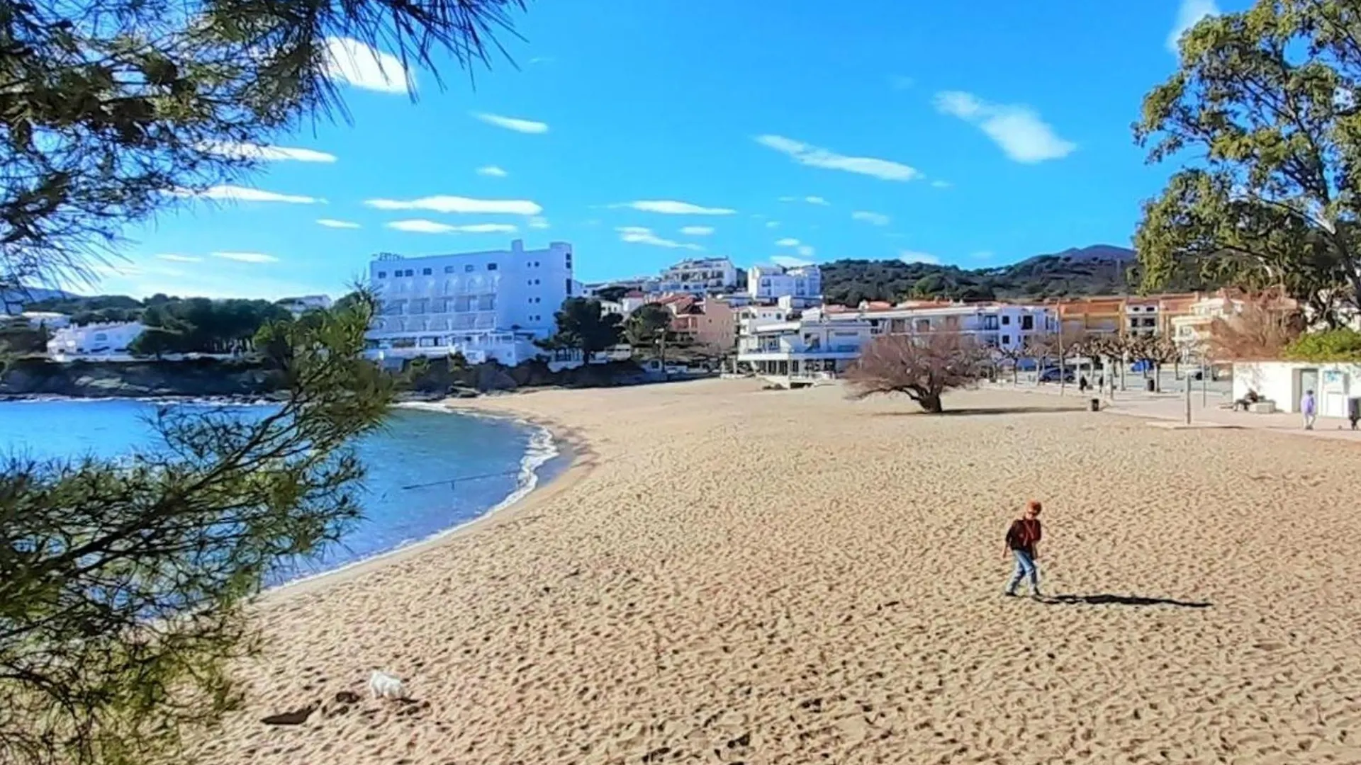 Apartamento Con Terraza Panoramica Cerca De La Playa En Llanca - Es-170-87
