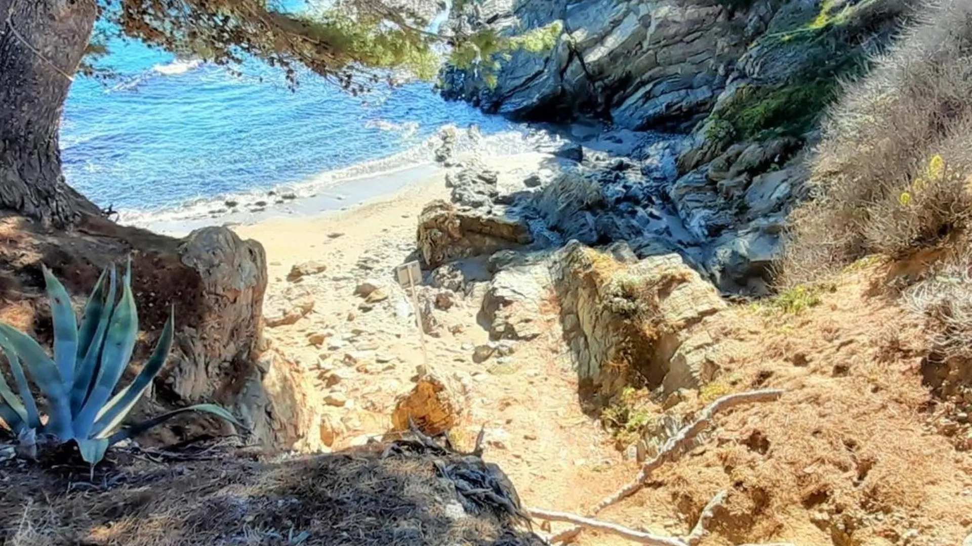 Apartamento Con Terraza Panoramica Cerca De La Playa En Llanca - Es-170-87